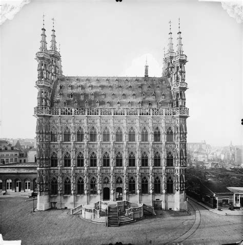 Leuven Stadhuis Op De Grote Markt Kort Na De Brand Van 1914 Uit De