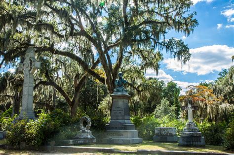 Brown statue of female angel art, bronze sculpture statue bust classical sculpture, cemetery, aesthetics, cemetery png. MaryAnne Hinkle Photography | Bonaventure Cemetery ...