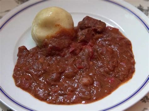 Rindsgulasch Nach Omas Rezept Rezept Rindsgulasch Lebensmittel My Xxx