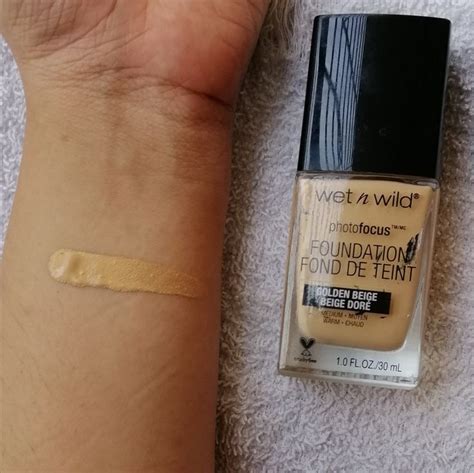 Wet N Wild Photo Focus Foundation In The Shade Golden Beige Swatch Consejos De Belleza Caseros