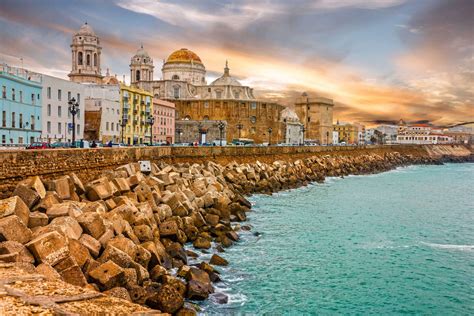 Visita A Pie Por Cádiz Descubre Una Forma Diferente De Pasear La Ciudad