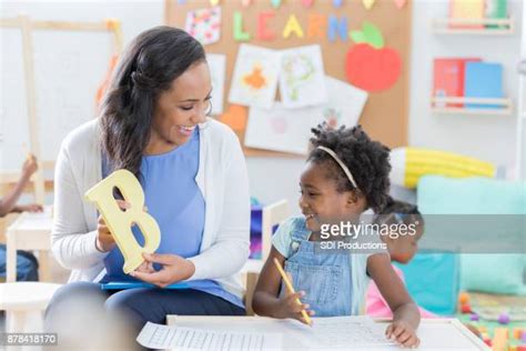 Preschoolers Alphabet Stockfotos En Beelden Getty Images