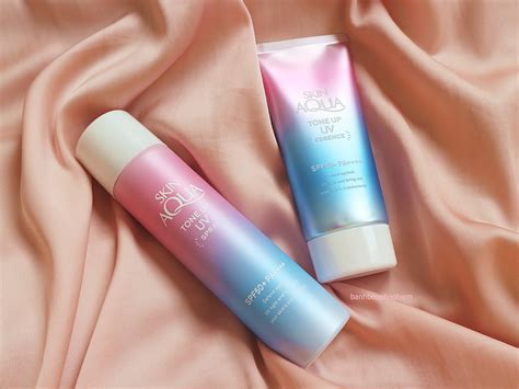 Multifunctional, it also evens skin tone while providing protection against uv rays and can act as a waterproof makeup base. #225 REVIEW *** Skin Aqua Tone Up UV Essence/Spray - Bánh ...