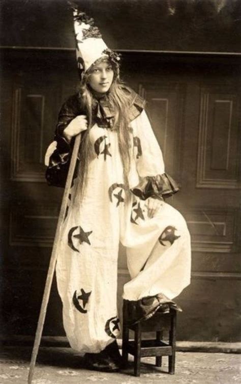 39 Interesting Photos That Capture Women In Witch Costumes From The Early 20th Century Vintage