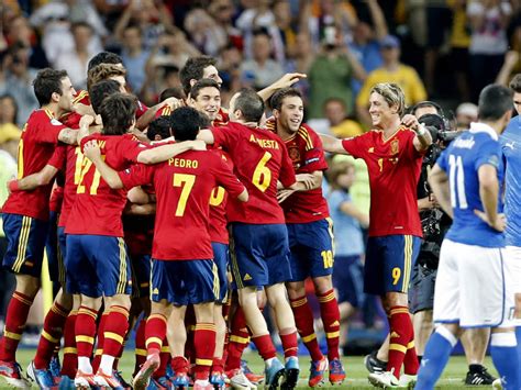 Kein sieger nach 120 minuten, italien und spanien. Spanien erneut Fußball-Europameister: 4:0 gegen Italien ...