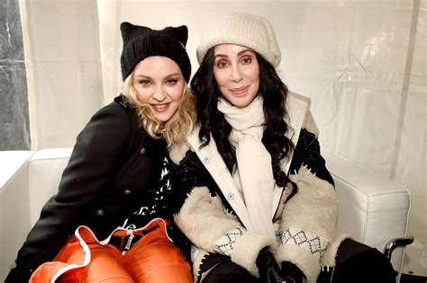 Es Un Vampiro Viralizan Foto De Cher Con Janet Jackson Siendo Una Niña