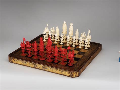 An Large Lacquered Games Box With Ivory And Bone Chess Pieces Qing