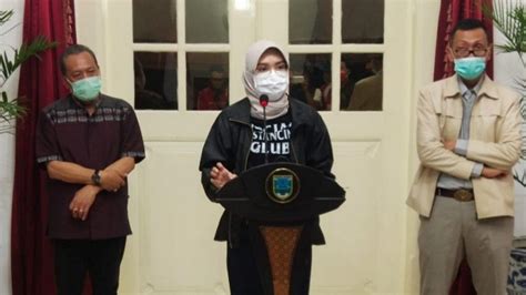 Dampak ekonomi dan sosial menjadi pertimbangannya. Probolinggo Masuk Zona Merah Covid-19 di Jatim usai 3 ...