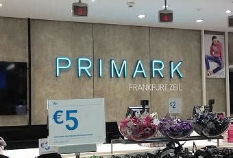 Es una de las pocas firmas que mantiene la tradición de hacer coincidir las rebajas con el estreno del mes de julio, si bien presenta una excepción en lo. Primark Frankfurt - die Zweite.