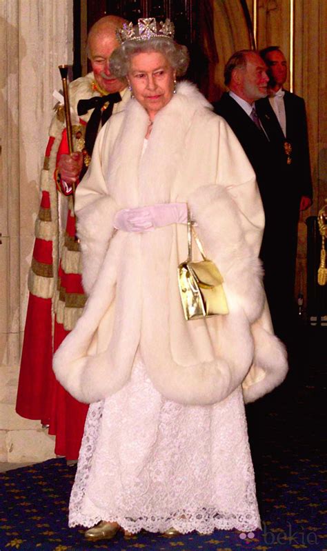 La Reina Isabel Ii En La Apertura Del Parlamento En 1998 La Vida De