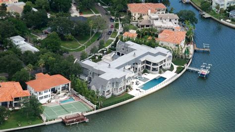 Tom Brady Has Arrived In Tampa Bay Moving Into Derek Jeters Mansion
