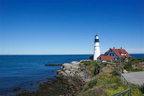 7 Lighthouses In Maine To Visit Between Portland And Bar Harbor