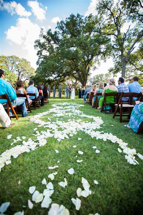 You can see another items of this gallery of 25 gorgeous spring wedding theme ideas for pretty spring season below. Rustic Garden-Themed Wedding in Dripping Springs