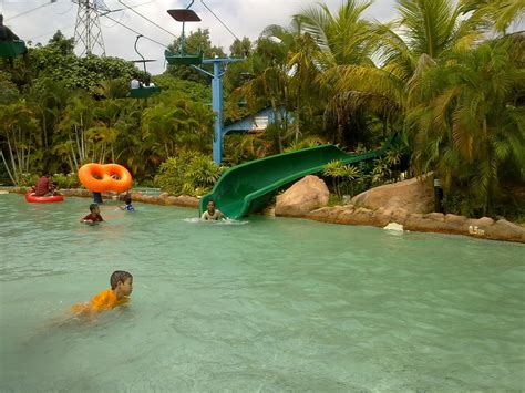 Bukit merah laketown resort offers its guests a water park (surcharge), a lazy river, and a waterslide. Salam Buat Semua Pengunjung...........: Bercuti di Bukit ...