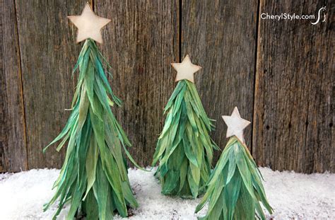 Thanksgiving corn crafts for kids: Cornhusk Christmas tree craft - Everyday Dishes & DIY
