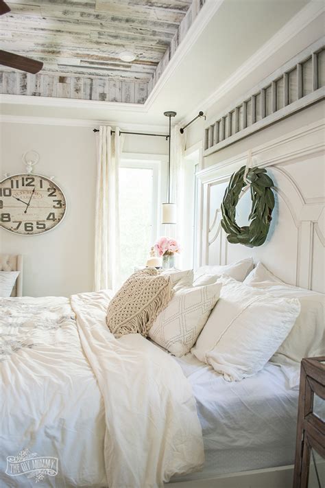 They make it super easy to change up the color palette and to add character to the room. Summer Bedroom Cleaning Routine & Refresh