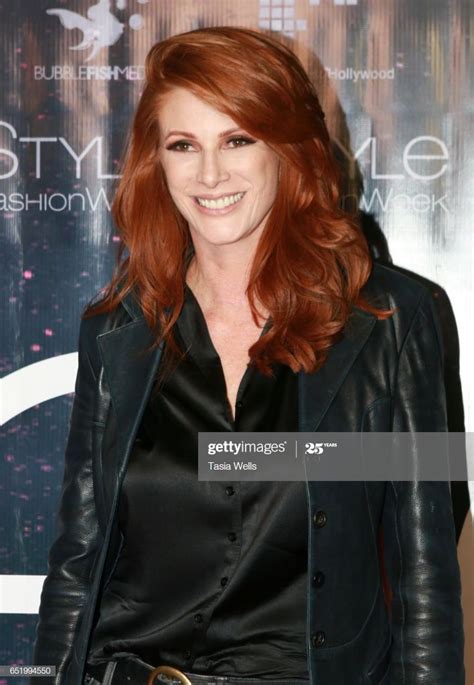 Model Angie Everhart Angie Everhart Long Bob Hairstyles Red Haired