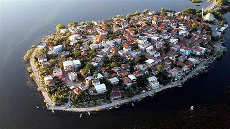 Platformda standart teslimat ücreti 4,90 tl iken, 100 tl'nin üzerindeki alışverişlerin standart teslimatı için herhangi bir ücret talep edilmiyor. Amazon reklamındaki ada nerede? - SonHaberler