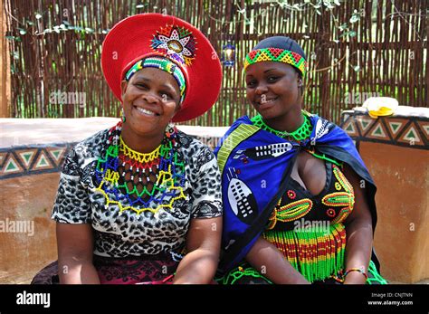 Zulu Frauen In Lesedi African Cultural Village Broederstroom