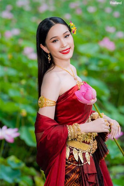 traditional thai clothing traditional dresses thailand fashion traditional ornaments hot