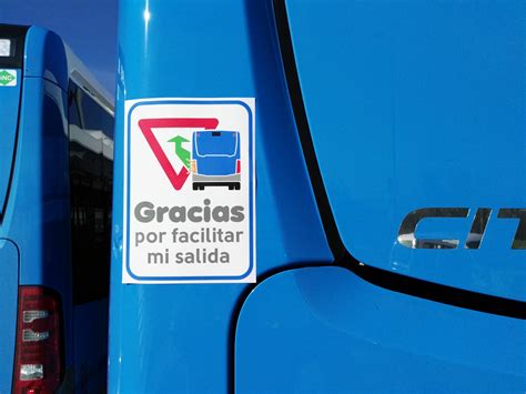 Ceder el paso al autobús es obligatorio: Una llamada a los conductores