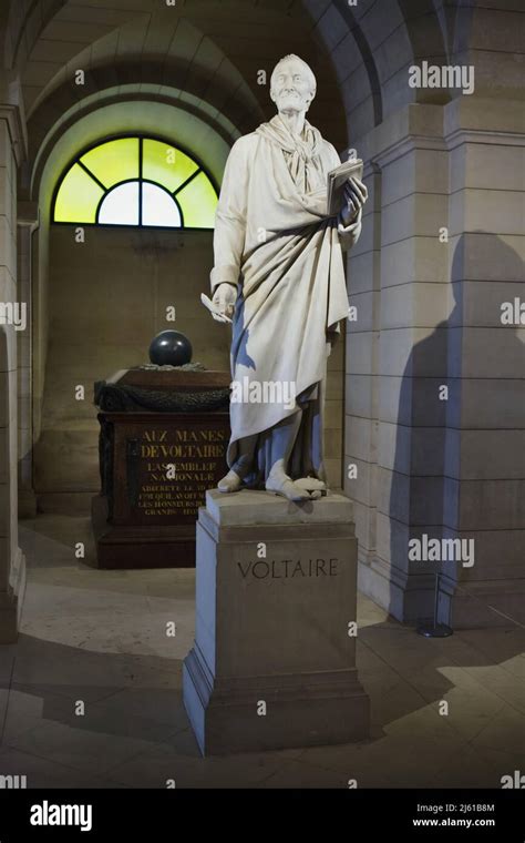 Tombe Et Statue De Voltaire Banque De Photographies Et Dimages à Haute