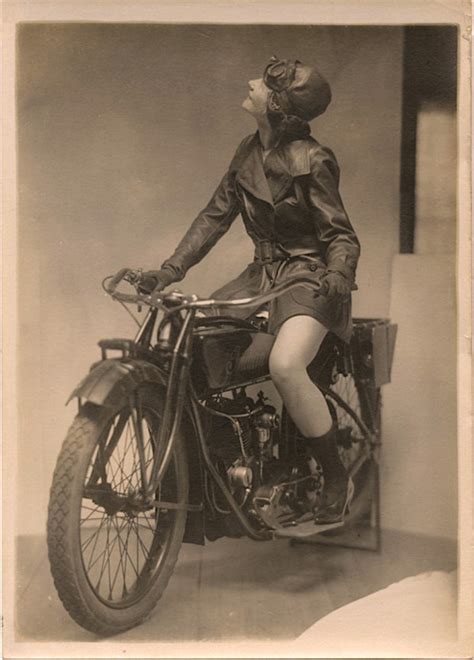 Girls On Motorcycles Retro Photos Of Pioneering Biker Chicks