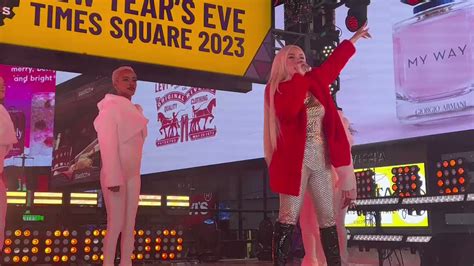 Times Square On Twitter Lets Pop Champagne And Raise A Toast 🥂 Check