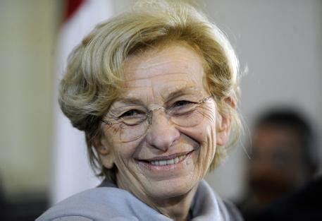 Italian foreign minister emma bonino says she does not know of anywhere in the world where powerful women have an easy life. Emma Bonino: "Ho un tumore al polmone". E' in ...