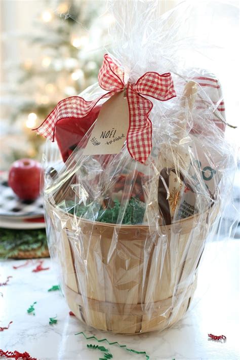 Best friend gifts diy christmas. DIY Christmas Gift Baskets Your Friends Will Love- The ...