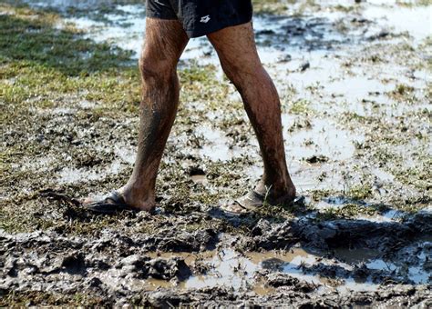 무료 이미지 물 자연 보행 피트 달리는 운영 젖은 남성 다리 더러운 진흙 동작 먼지 운동 극단