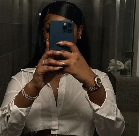 𝐩𝐢𝐧𝐭𝐞𝐫𝐞𝐬𝐭 𝐝𝐨𝐛𝐫𝐢𝐢𝐧 In 2022 Black Girl Aesthetic Mirror Selfie