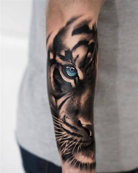 Pin de Nicole Weber em Tiger tätowierung em 2023 Tatuagem braço