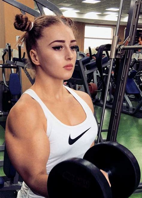 Welcome To Icechuks Blog Meet The Glamorous Powerlifter Who Can Bench