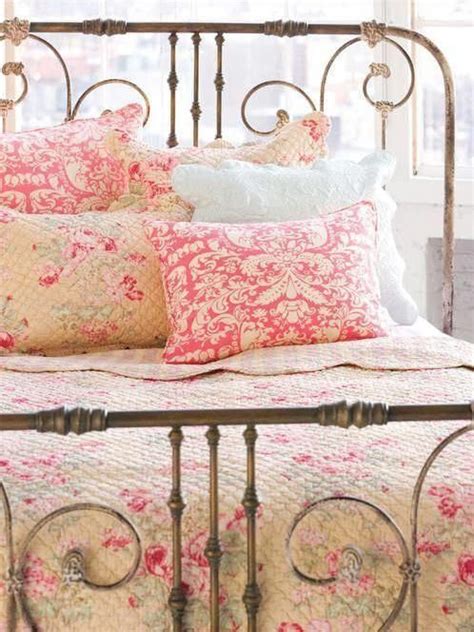 I Love Old Iron Beds And Pink Floral Quilts Love Love Love If The