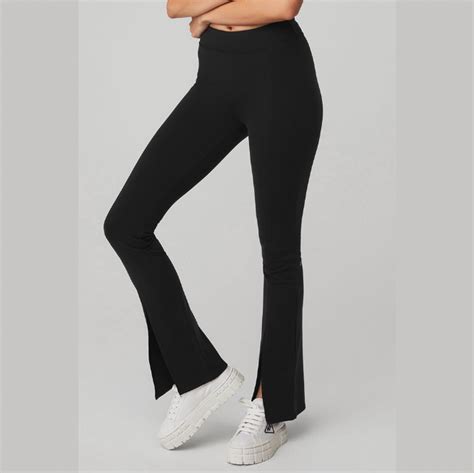 16 Best Yoga Pants For Women According To Reviews In 2024