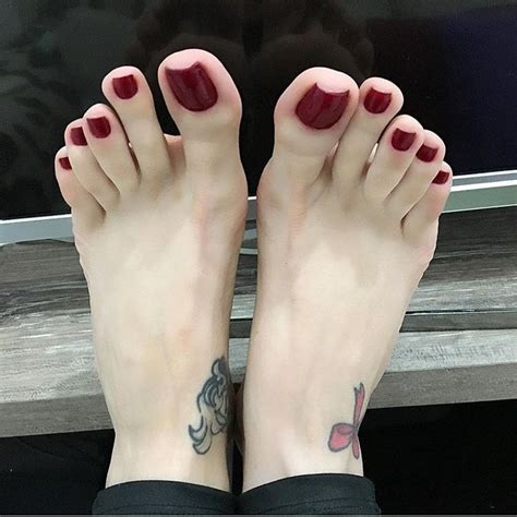 Pin By Zack Janse On Beautiful Toes Pretty Toe Nails Feet Nails Red