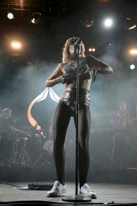 Tove Lo Flashing Her Boobs While Performing At Coachella