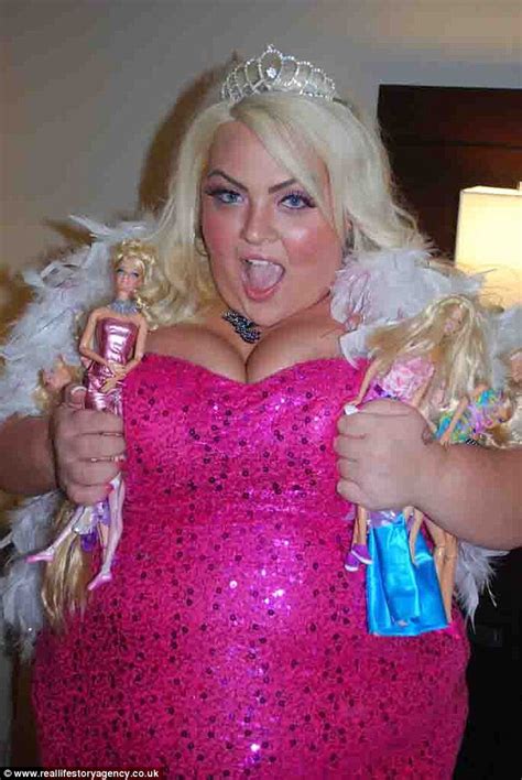 California Plus Sized Woman Earns 58k Dressing As Barbie Daily Mail