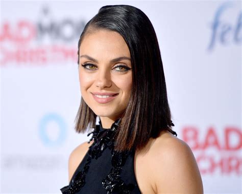 How Mila Kunis Does Makeup For Hazel Eyes Click Above To See Other