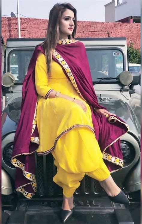 Punjabi Suit Yellow Plan Suit With Contrast Dupatta Desain Kurta Desainer Pakaian Desain Kurti