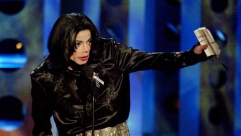 Michael Jackson était presque aveugle et avait des problèmes urinaires