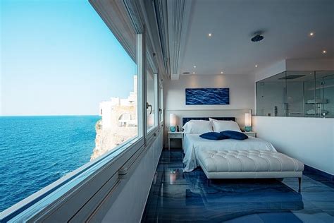 Polignano A Luglio Apre Lhotel Di Lusso Con Le Suite A Picco Sul Mare