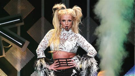 Britney Spears Dances In Crop Top Video Shows Off Sultry Moves Hollywood Life