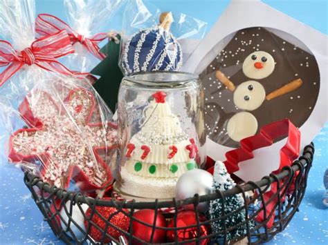 This chocolate candy dessert is easy to make and festive looking, perfect for the christmas dessert table as well as holiday gifts. Christmas Party Individually Wrapped Christmas Treats - 20 ...
