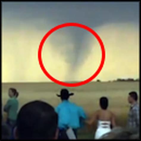 Couple Gets Married With A Tornado Approaching Them This Video Is Unbelievable