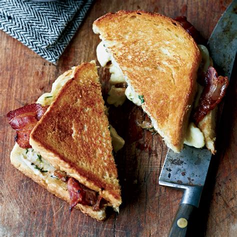 Grilled Cheese And Bacon Sandwiches With Cheese Curds Recipe Frédéric