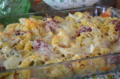 A tasty corned beef casserole made with slow cooked corned beef, veggies, and a creamy cheesy sauce made from scratch! Sheilah's Kitchen: Corned Beef and Cabbage Casserole