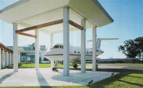 Das, was viele träumen von einer die einzigartigkeit des hauses, die zu hause auf das flugzeug ist.! die villa von john travolta in florida - Brainblog
