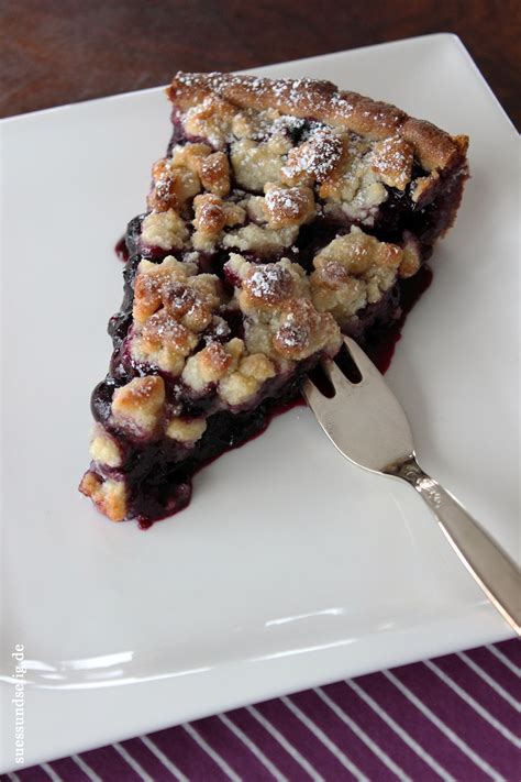 We wish you a happy and healthy 2021! Heidelbeer-Marzipan-Streuselkuchen - Ich back's mir im ...